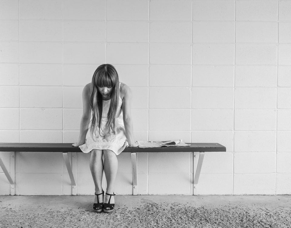 andare dallo psicologo, ragazza preoccupata